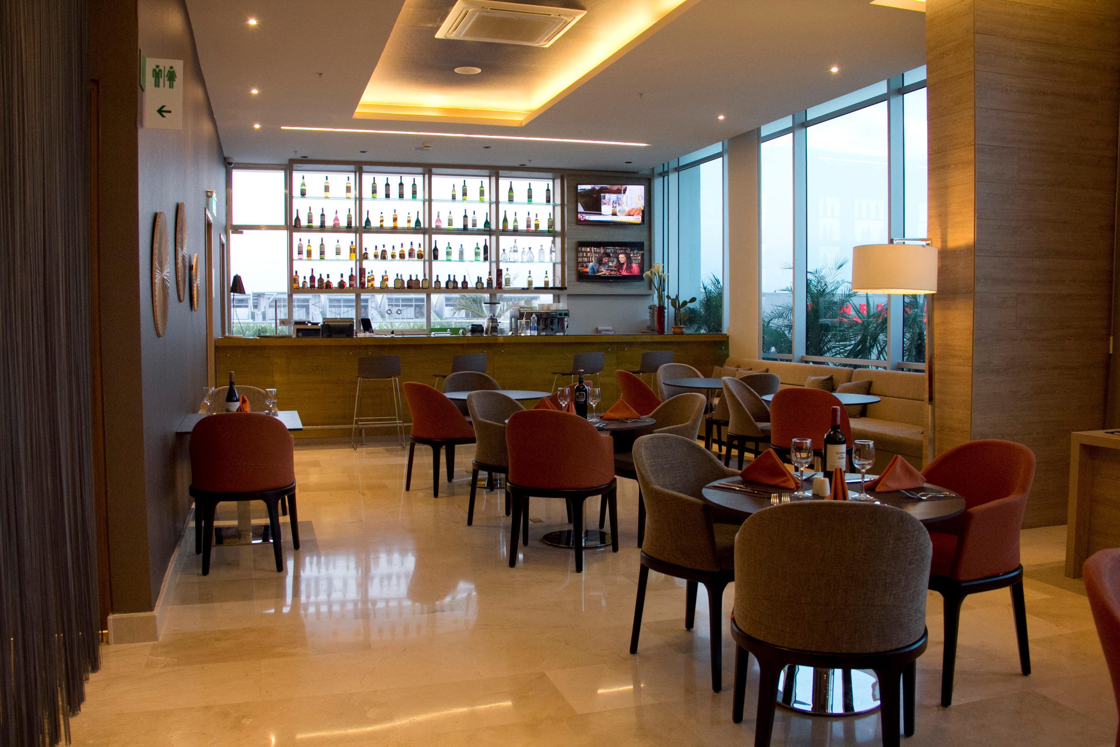Holiday Inn Cucuta By Ihg Kültér fotó The lounge at the airport