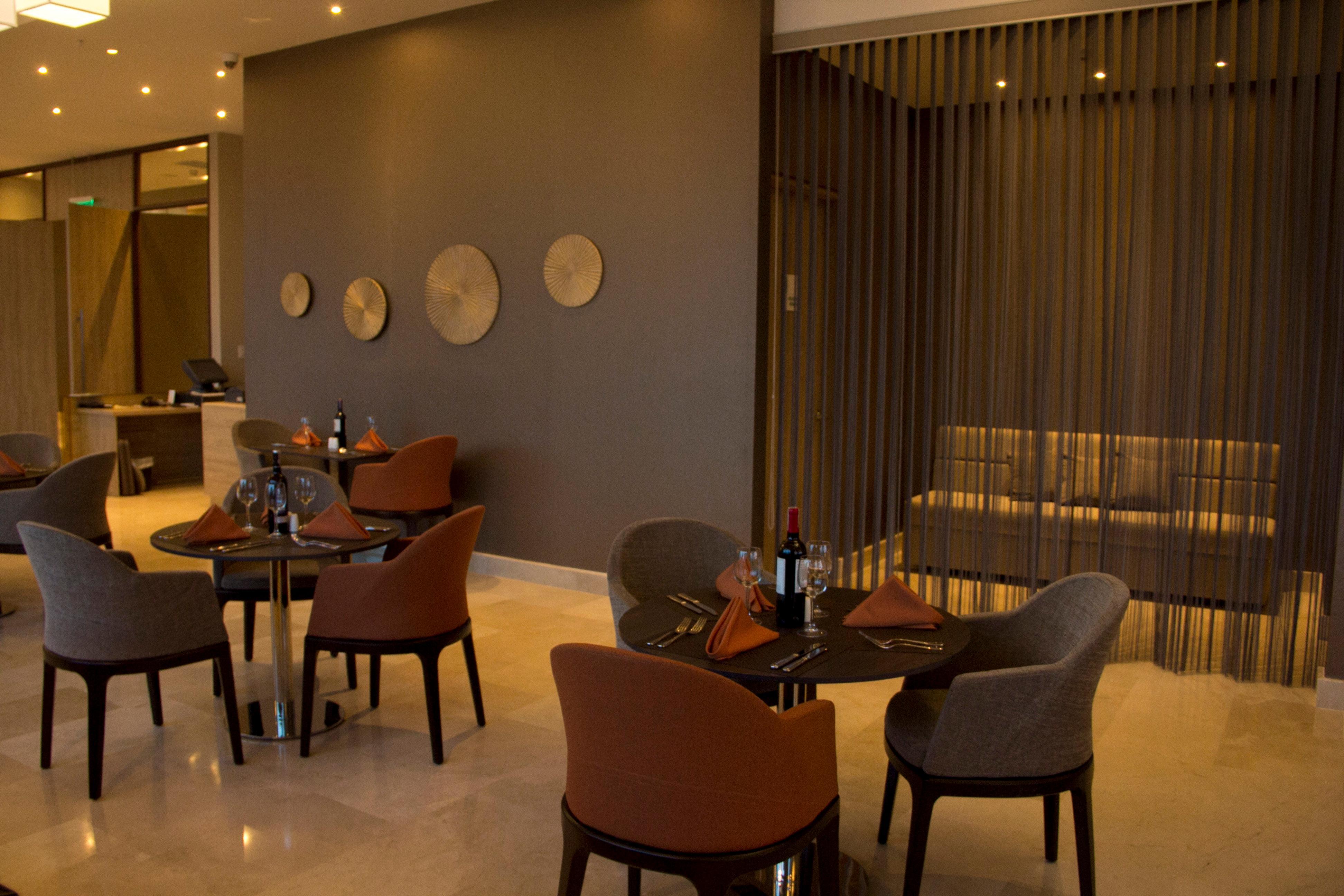 Holiday Inn Cucuta By Ihg Kültér fotó The restaurant