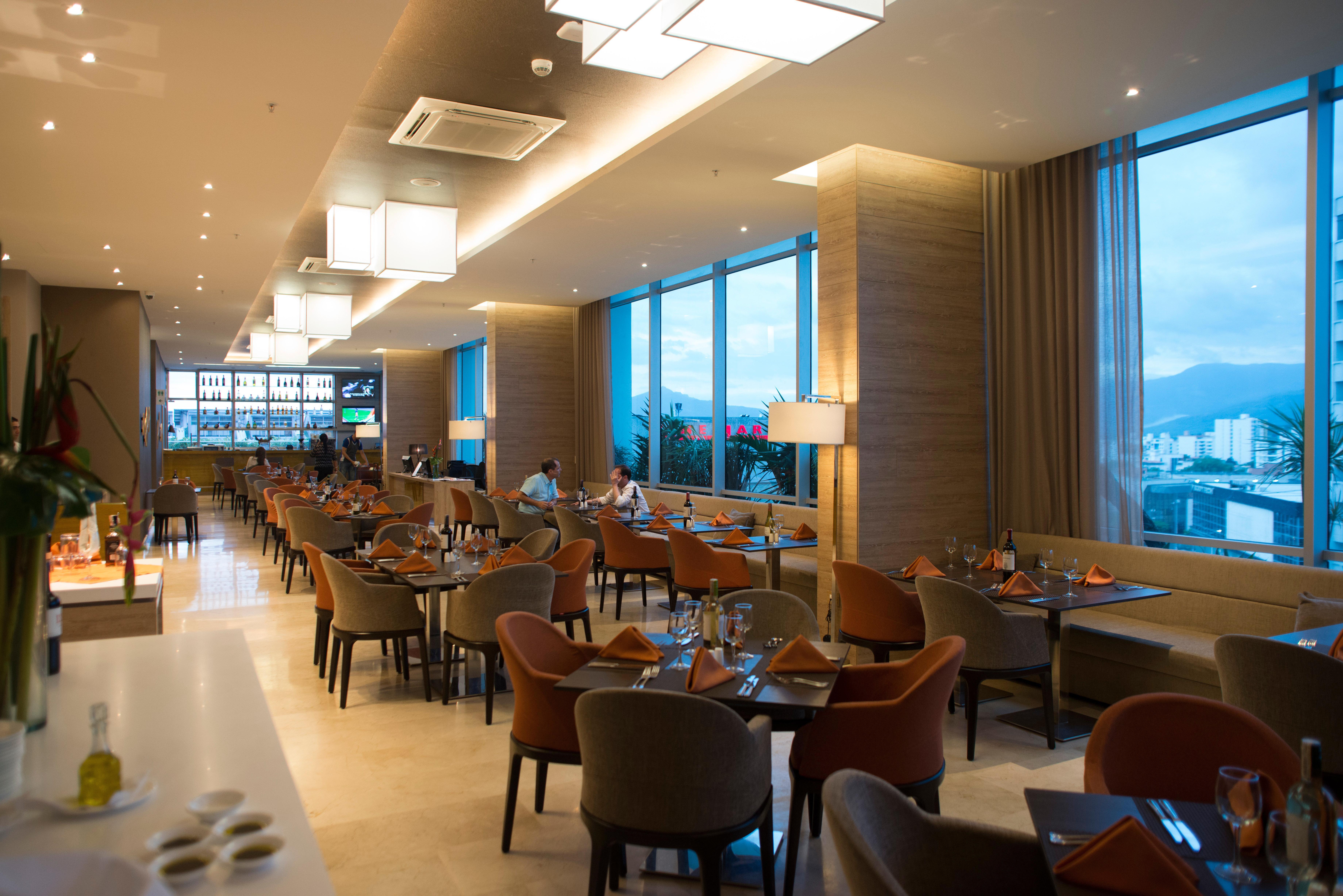 Holiday Inn Cucuta By Ihg Kültér fotó The Club Lounge at Hong Kong International Airport