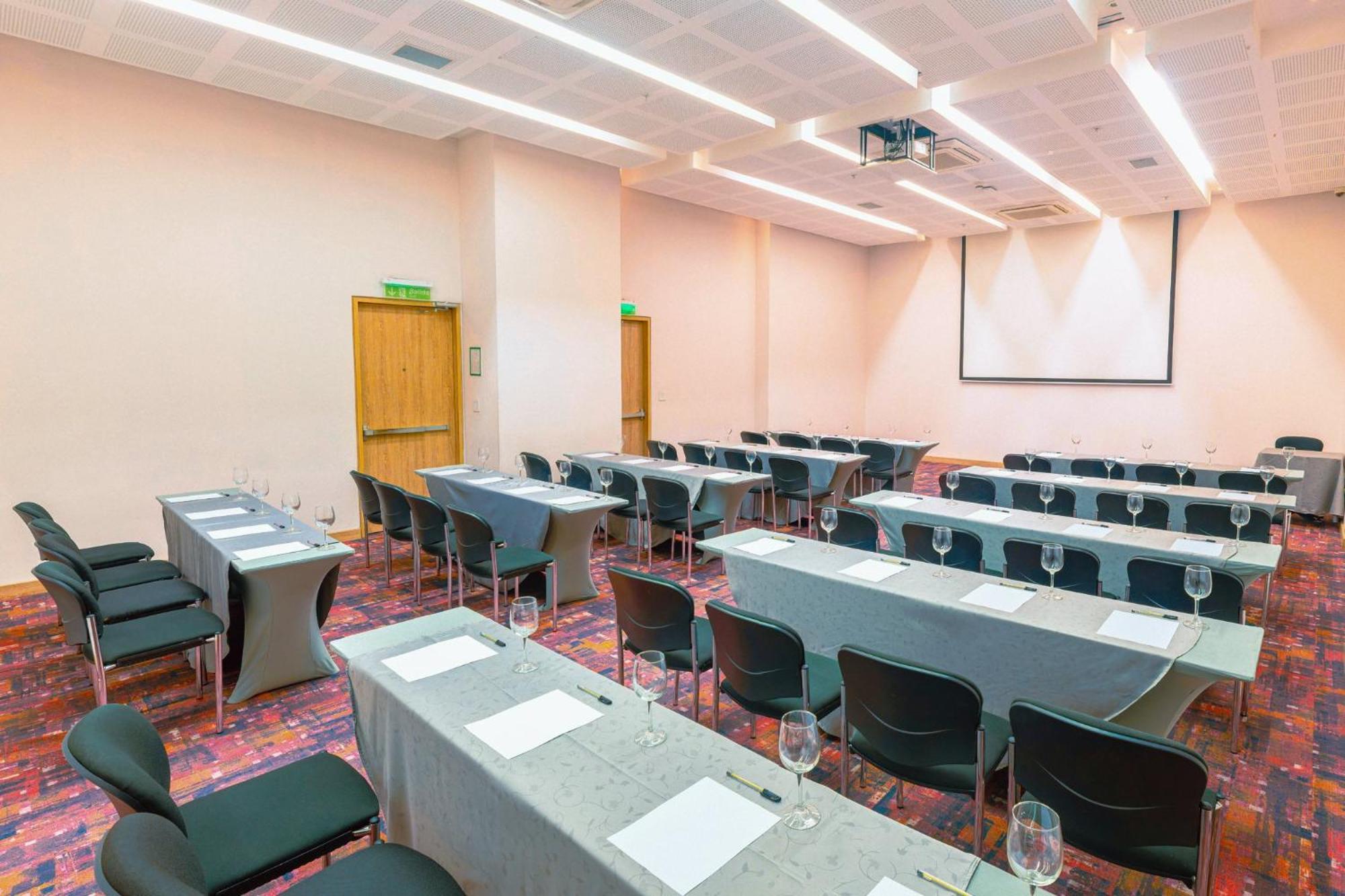 Holiday Inn Cucuta By Ihg Kültér fotó Meeting room